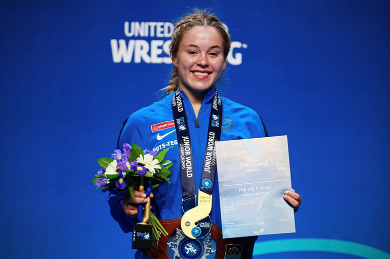 Sjuksk&ouml;terske- och EVL-studenten Jonna Malmgren med sitt VM-guld.