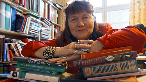 Mary Ingemansson Blås liv i läslusten! Skönlitteratur öppnar dörrarna till kunskap och lärande, inte bara i svenska. Det menar Mary Ingemansson, som skrivit boken Lärande genom skönlitteratur – Djupläsning, förståelse och kunskap.