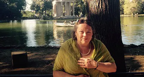 Marie-Louise Rod&eacute;n, professor i historia vid H&ouml;gskolan Kristianstad, i Villa Borghese-parken i Rom.