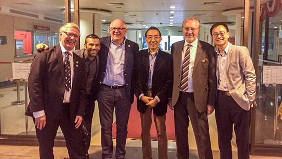 Tillsammans i Hong Kong: Prof. Stefan Renvert, Dr. Georgios Pelekos, Prof. Joerg Meyle, Prof. Lijian Jin, Dr. Jean-Louis Giovannoli och Dr Dominic Ho.
