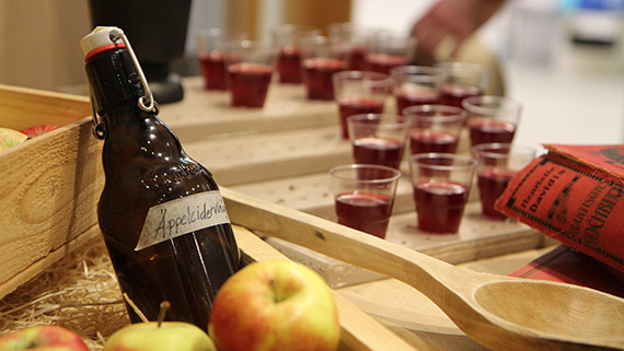 Lokalproducerad &auml;ppelcidervin&auml;ger