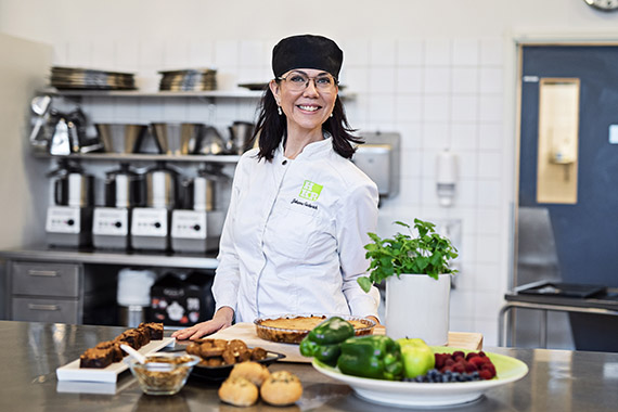 Johanna Gerberich, adjunkt i mat- och m&aring;ltidsvetenskap och projektets gastronomiska kreat&ouml;r.