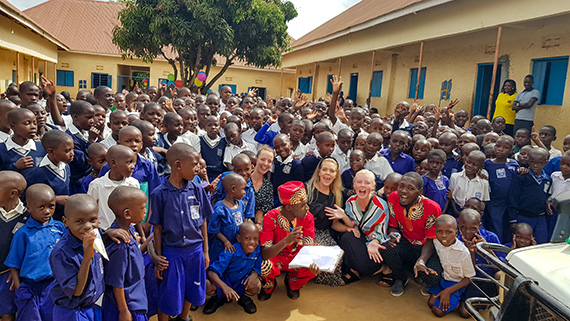Runt 600 barn g&aring;r p&aring; Ssenyange Education Centre, och f&ouml;r ca 400 &auml;r det ocks&aring; deras enda hem.