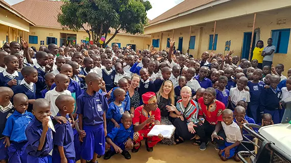 Runt 600 barn g&aring;r p&aring; Ssenyange Education Centre, och f&ouml;r ca 400 &auml;r det ocks&aring; deras enda hem.