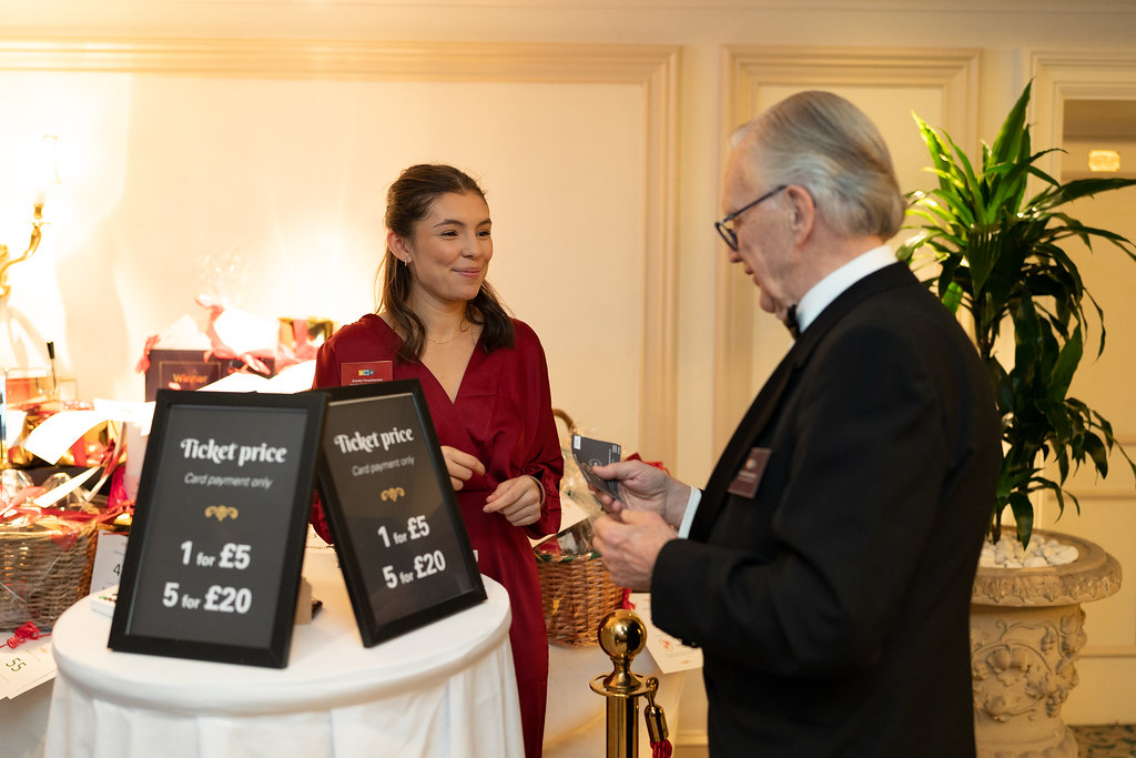 Emelie Farquharson v&auml;lkomnar representanter f&ouml;r olika medlemsf&ouml;retag. 