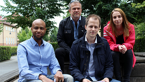 Ellis Muya, Daniel Einarson, Andr&eacute; Lundahl och Diana Saplacan har alla varit delaktiga i det prisvinnande projektet F&ouml;r&auml;ldrar med dolda funktionshinder i en v&auml;rld av Internet of Things.