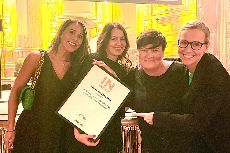 H&ouml;gskolan Kristianstad p&aring; Inshousegalan 2021. Fr&aring;n v&auml;nster: kommunikationschef Sara Sonesson, eventkoordinator Jenny Hultman, AD Annelie Tillman och marknadsf&ouml;rare Malin Malmsten.