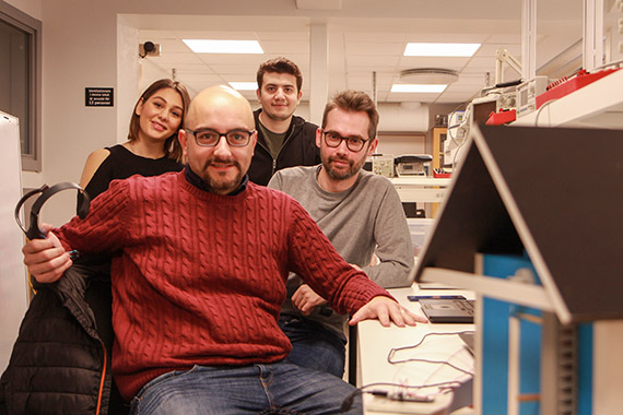 Fyra fjortondelar av personerna bakom det smarta huset: datasystemutvecklarna Samin Dehghani, Elias Haloun, Ahmad Abdulal och Nuno Cunha.