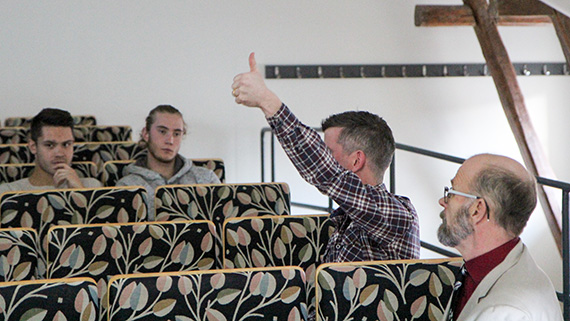 Henrik Nilsson Tr&ouml;st fr&aring;gar om eleverna n&aring;gon g&aring;ng tr&auml;ffat en l&auml;rare som f&ouml;r&auml;ndrat deras liv.