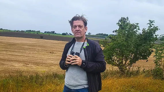 Johan Elmberg ber&auml;ttar att drygt tusen g&auml;ss observerades under senaste turen runt Hammarsj&ouml;n. Inventeringen &auml;r en del i det stora g&aring;sprojekt som nu tagit sin b&ouml;rjan. Foto: Camilla Olsson