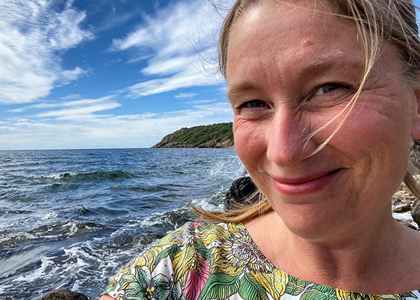 Tide Garnow, universitetsadjunkt i omv&aring;rdnad med inriktning mot psykiatri, blir nu H&ouml;gskolan Kristianstads f&ouml;rsta doktorand i helt egen regi d&aring; hon ska forska p&aring; existentiell ensamhet och ledsenhet hos ungdomar.