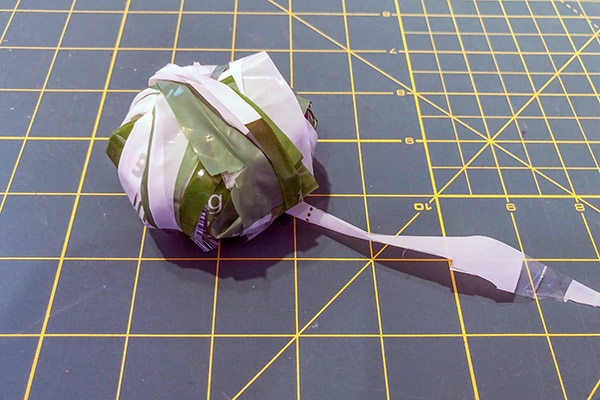 Rulla ihop till ett plarn-nystan.