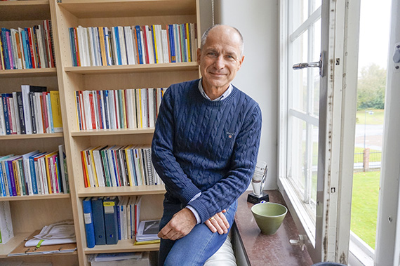 Professor Staffan Karlsson h&aring;ller &auml;ldrev&aring;rden v&auml;ldigt h&ouml;gt och tycker d&auml;rf&ouml;r att det k&auml;nns roligt att komma till Kristianstad som har en tydlig &auml;ldreprofil.