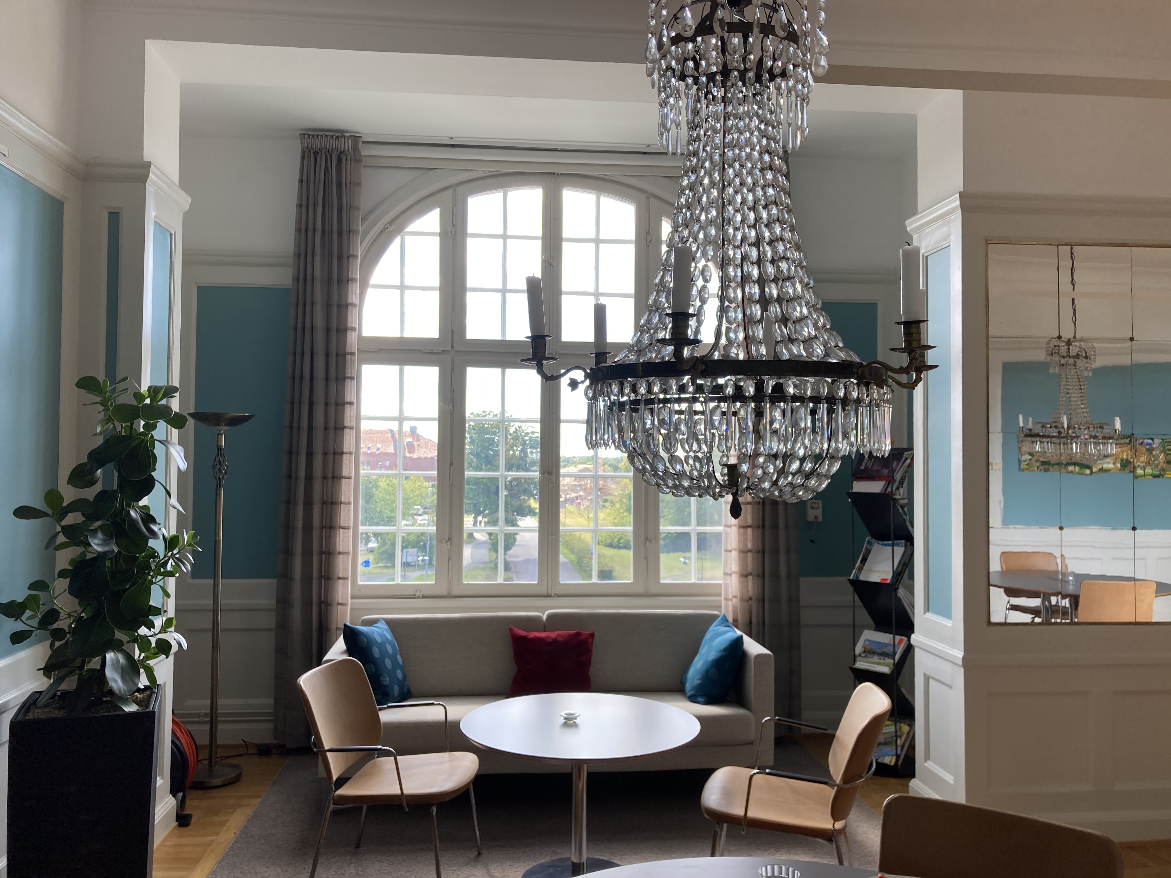 Foto från mässen i hus fyra, en kristallkrona