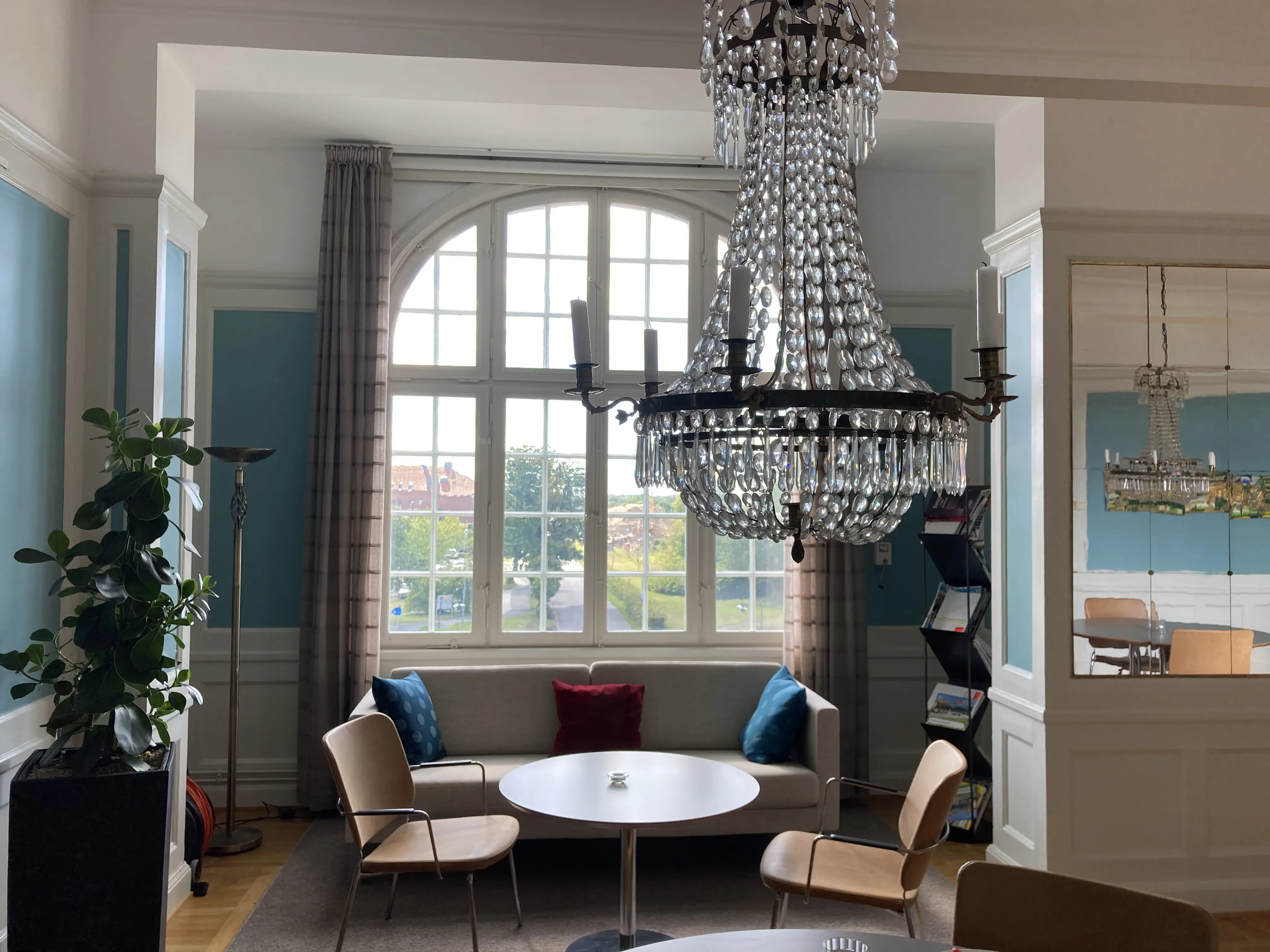 Foto från mässen i hus fyra, en kristallkrona