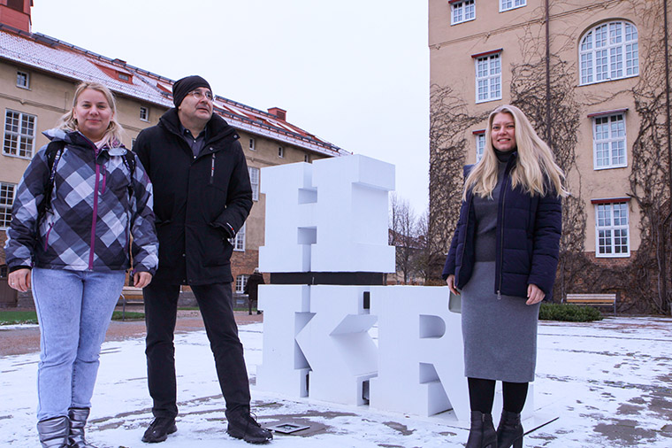 Lina, Giuseppe och Yulia.