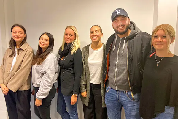 G&auml;nget bakom Bed and study. Fr&aring;n v&auml;nster: Elin Davidsson (K&ouml;penhamn), Kikki &Aring;kesson (Kristianstad),&nbsp;Emilie West (Trelleborg), Elin Skoogh (Kristianstad), Bajram Asllani (Malm&ouml;) och Maja Tjernell (H&auml;ssleholm).