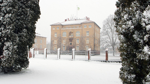 Högskolan Kristianstad vinter Högskolan Kristianstad i vinterskrud.
