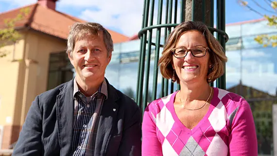 Sören Augustinsson och Pia Petersson Sören Augustinsson och Pia Petersson, universitetslektorer i sociologi respektive omvårdnad vid Högskolan Kristianstad.