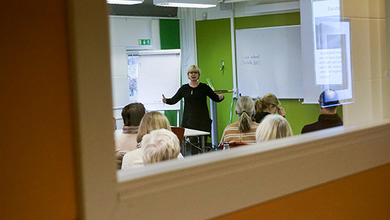 Anna-Karin Edberg, som är chef för forskningsplattformen Hälsa i Samverkan, passade på att berätta om projektet ”Att vara volontär inom vård och omsorg”.