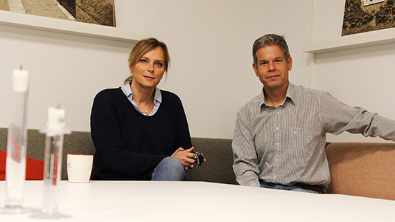 På lördag reser Lise-Lotte Nilsson och Fredrik Frisk mot Kina för att börja byggandet av en dubbel examen.