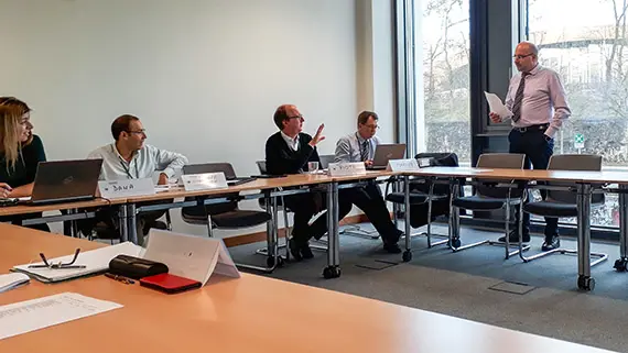 Giuseppe Grossi undervisar revisorer fr&aring;n fyra l&auml;nder.