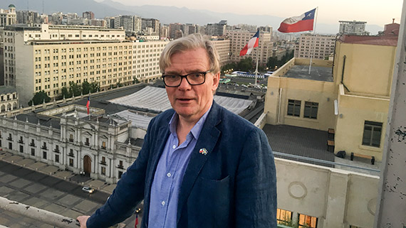 Santiago de Chile är en modern storstad med 6,5 miljoner invånare. Ändå finns det många beröringspunkter med Sverige och Kristianstad, menar Lennart Mårtensson.