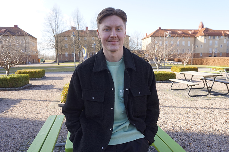 Alfred Olsson studerar till ämneslärare.