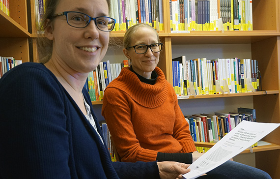 – Ofta är det stereotypa föreställningar som dyker upp - som att naturvetenskap alltid bygger på färdig och objektiv fakta, säger Lena Hansson och Lotta Leden.