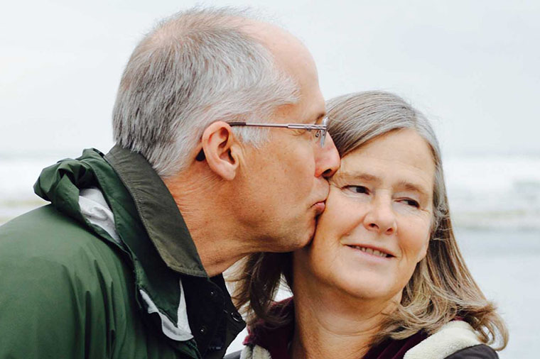 Äldre man och kvinna.