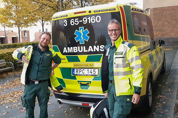 2.	Ambulanssjuksk&ouml;terskorna Tobias (Kristianstad) och Magnus (&Auml;ngelholm).