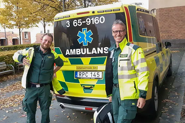 2.	Ambulanssjuksk&ouml;terskorna Tobias (Kristianstad) och Magnus (&Auml;ngelholm).