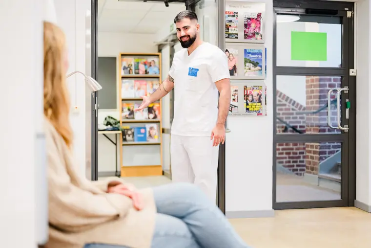 Tandhygieniststudent hälsar välkommen
