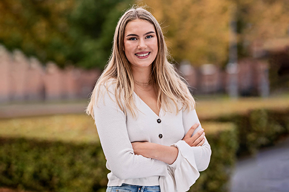 Jennifer Hide and seek