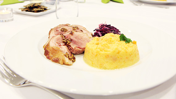 Fläsklägg med rotmos.